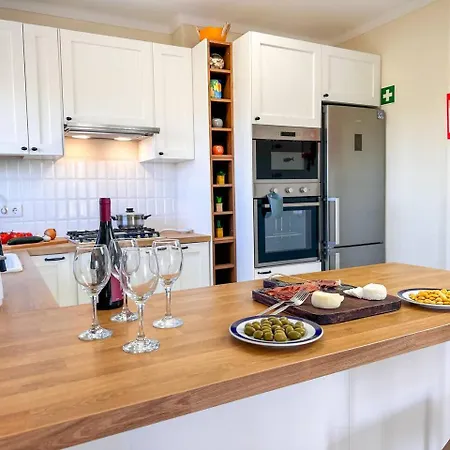 Apartment T2 C/ Varandas & Redes - Da Rocha 10min